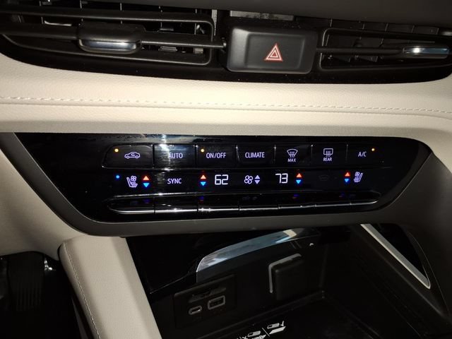 Used 2022 Buick Envision Avenir w/ Technology Package II AWD/4WD image 34