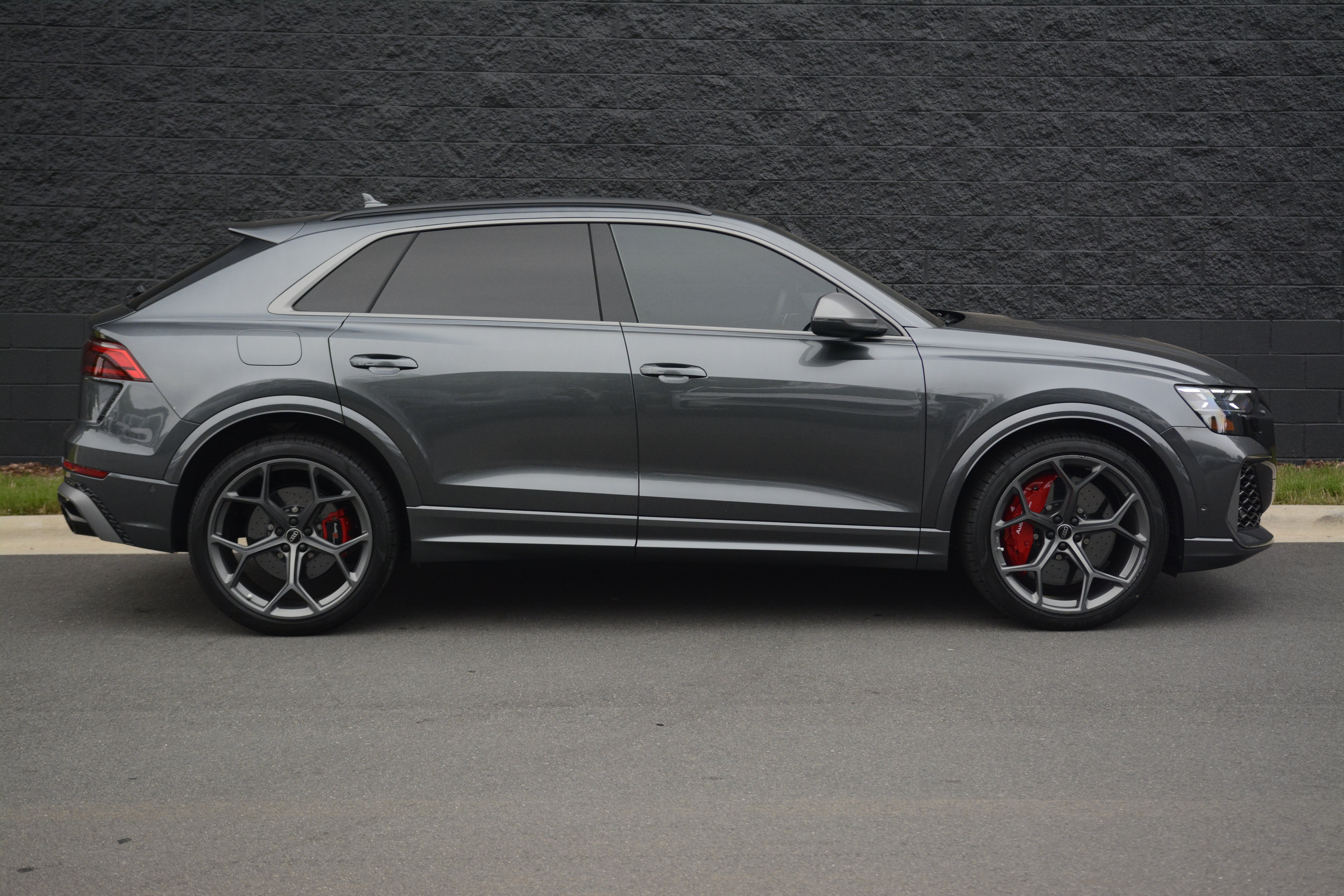 Used 2025 Audi RS Q8 performance AWD/4WD image 8