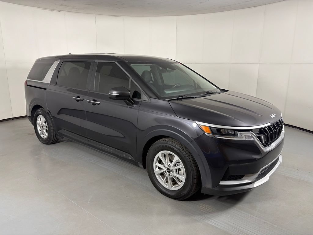 Used 2022 Kia Carnival LX FWD image 2