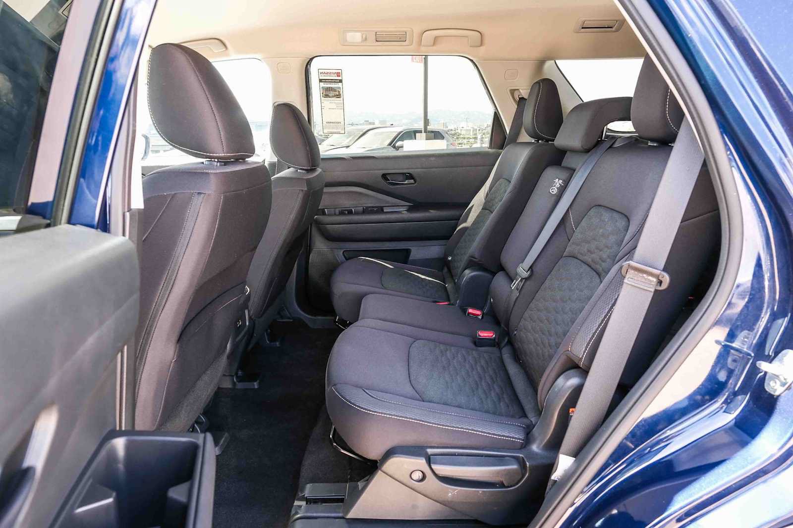 Used 2024 Nissan Pathfinder SV FWD image 17