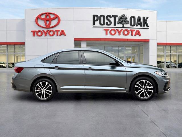 Used 2025 Volkswagen Jetta Sport image 5