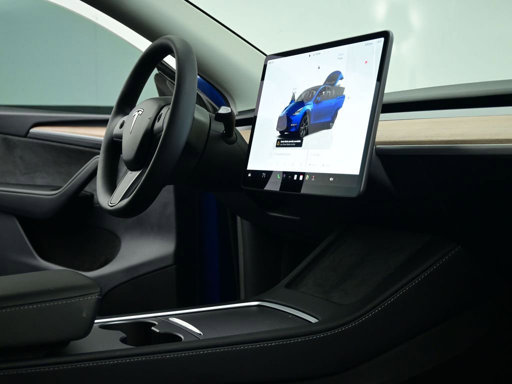 Used 2025 Tesla Model Y Long Range image 55