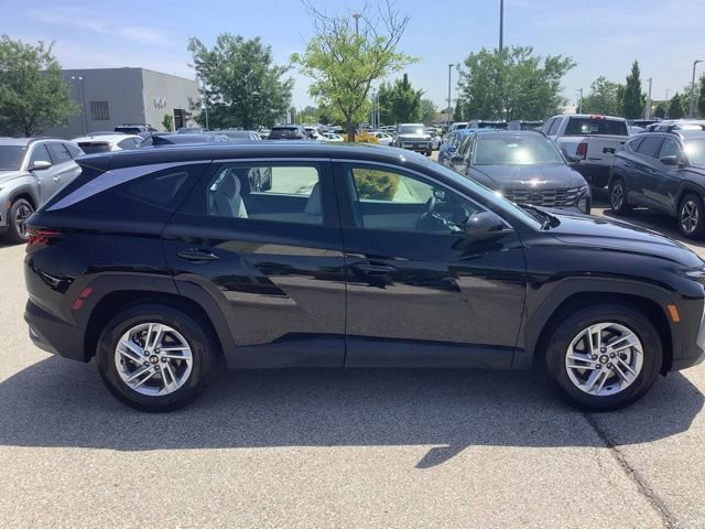 Certified 2025 Hyundai Tucson SE FWD image 4