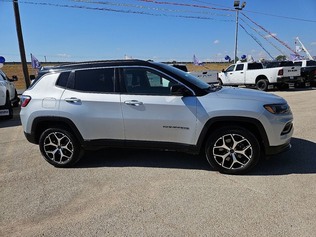 Used 2025 Jeep Compass Limited AWD/4WD image 9