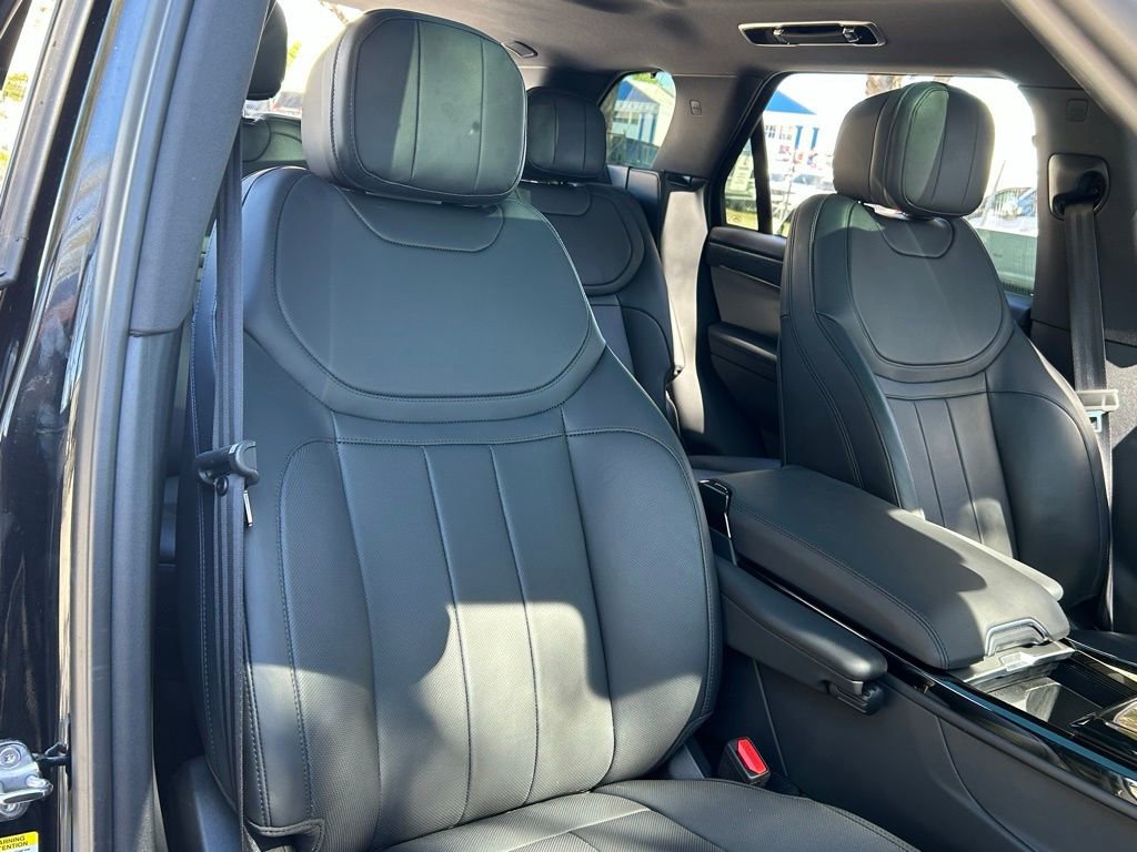 Used 2025 Land Rover Range Rover Sport SE image 38