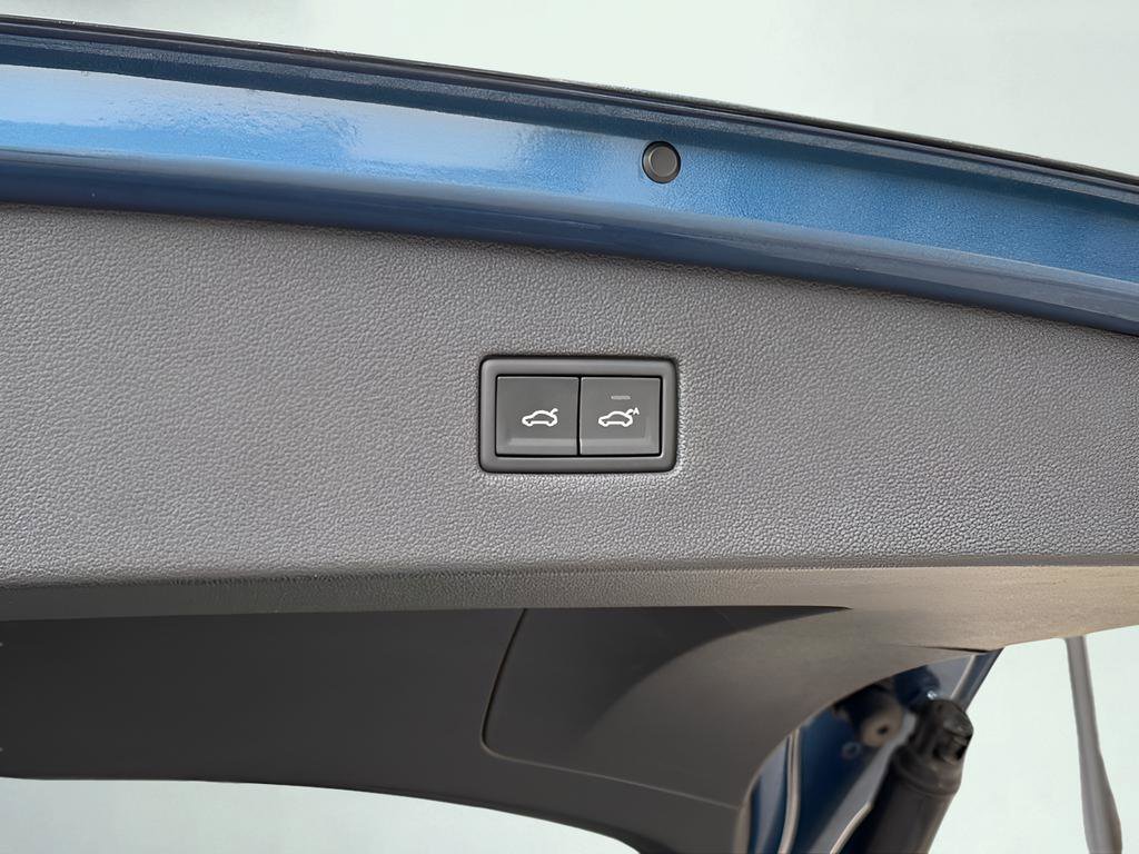 Used 2018 Volkswagen Tiguan SEL Premium image 20