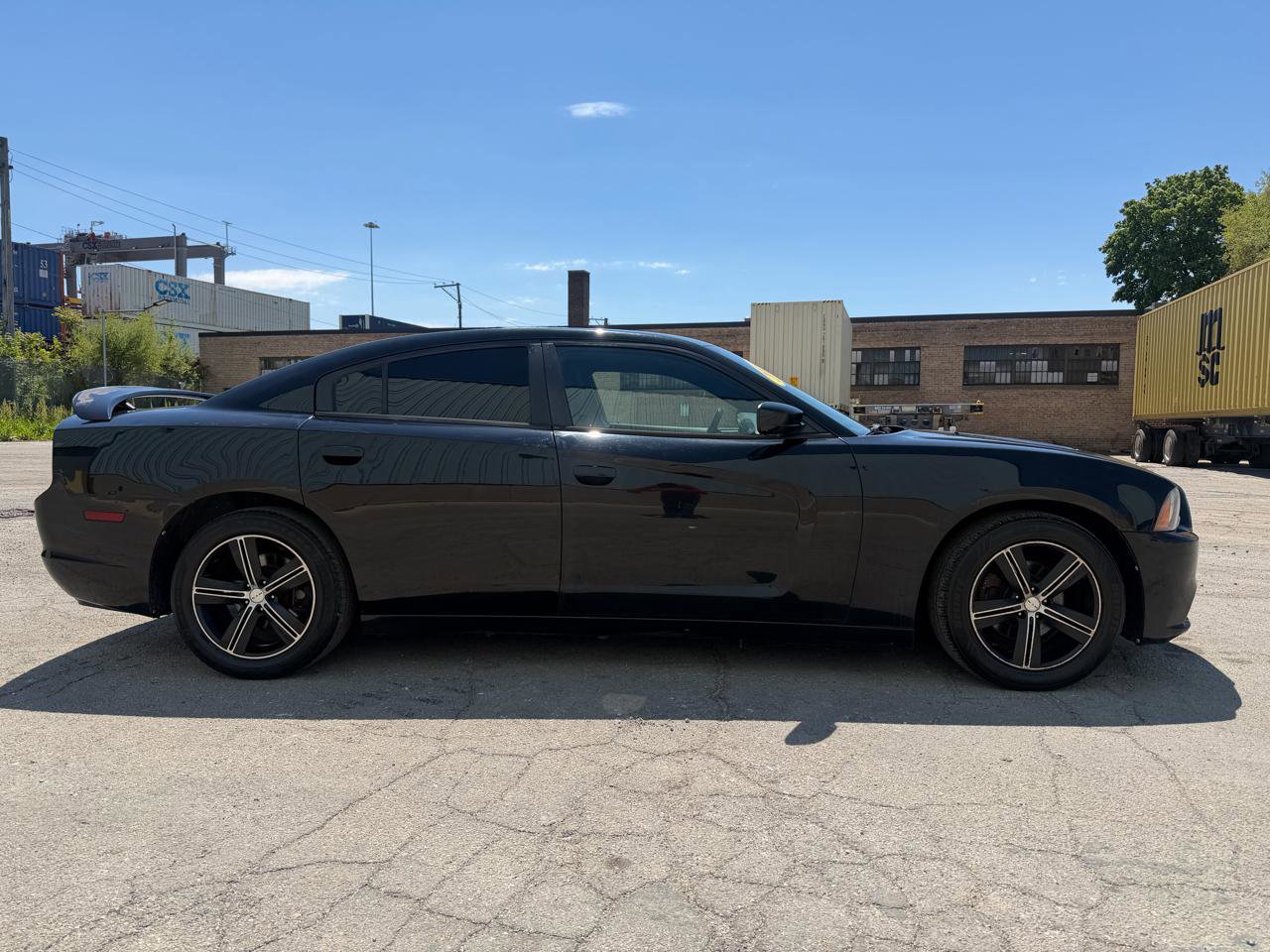 Used 2013 Dodge Charger SE RWD image 5
