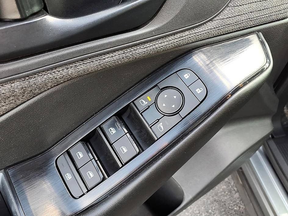 Used 2023 Nissan Rogue S AWD/4WD image 11