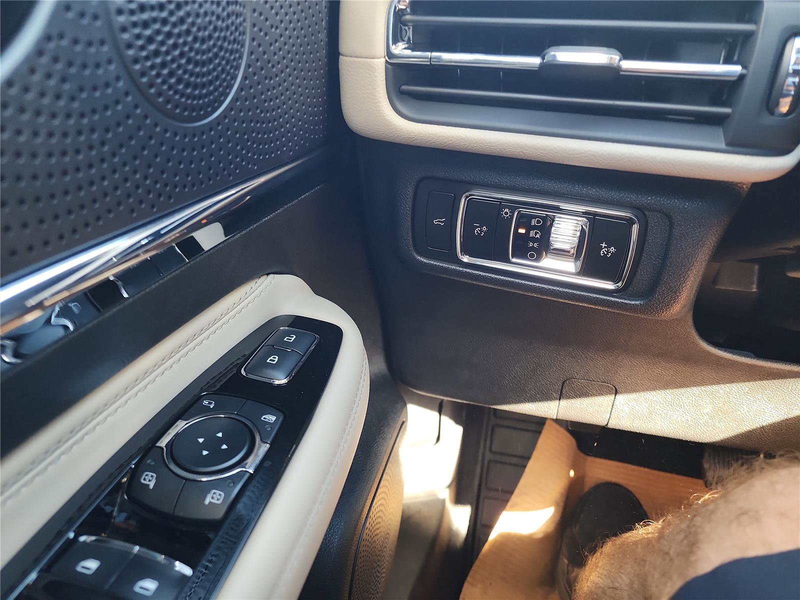 New 2026 Lincoln Corsair Premiere image 28