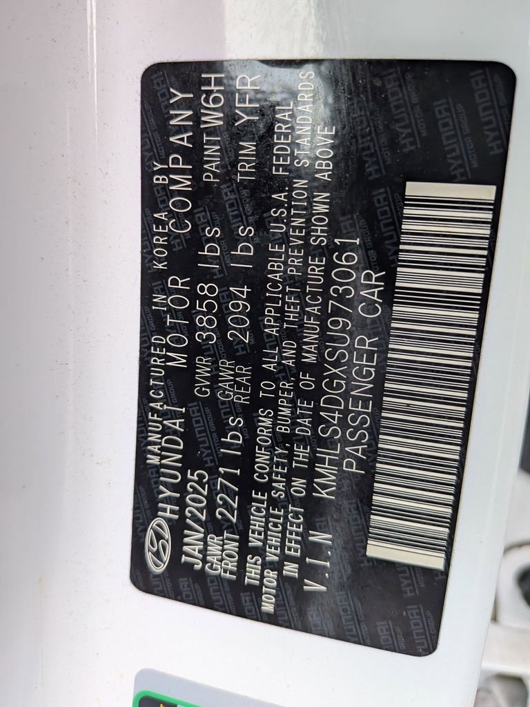 Used 2025 Hyundai Elantra SEL FWD image 28