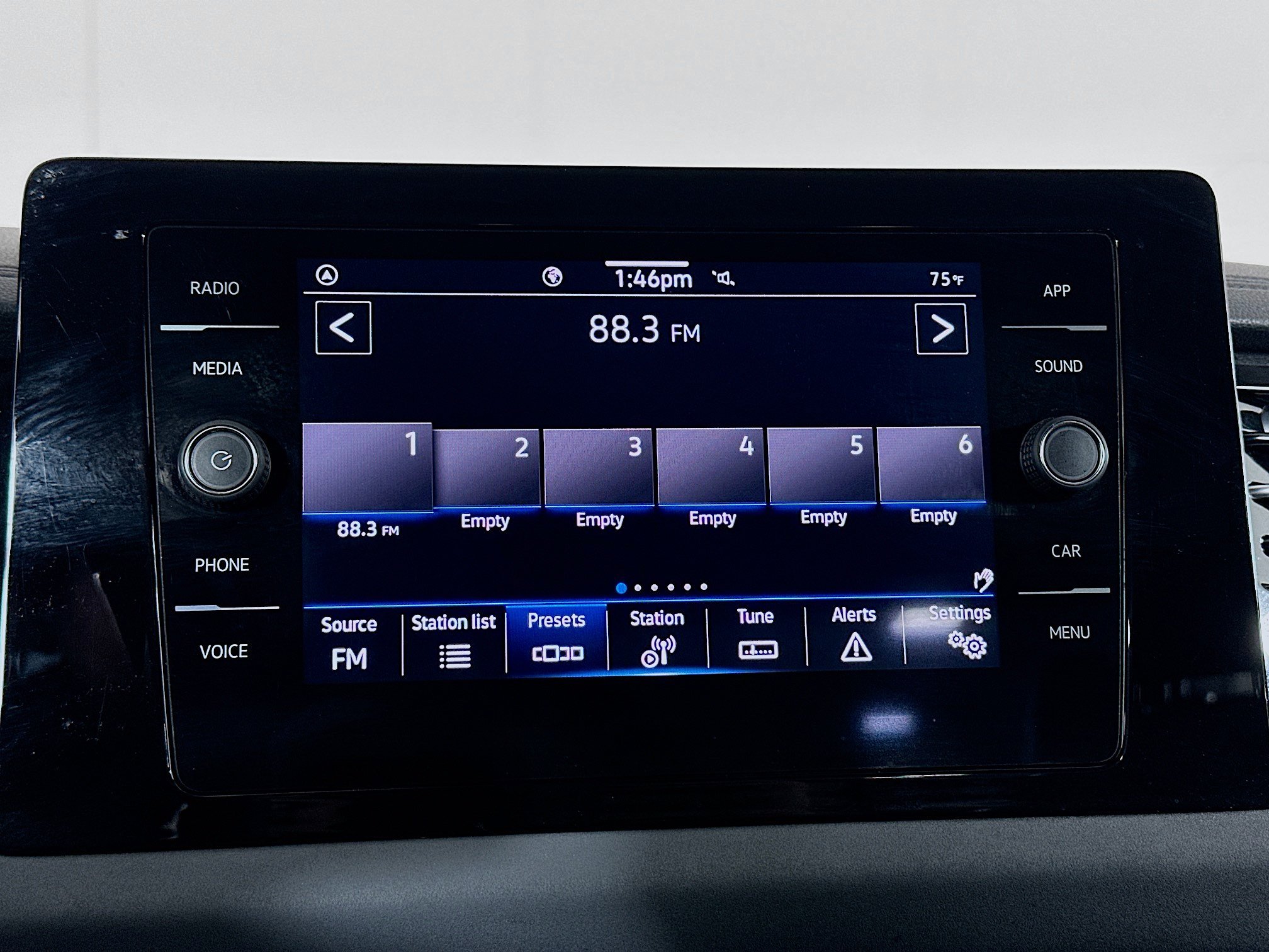 Used 2025 Volkswagen Jetta SE FWD image 21