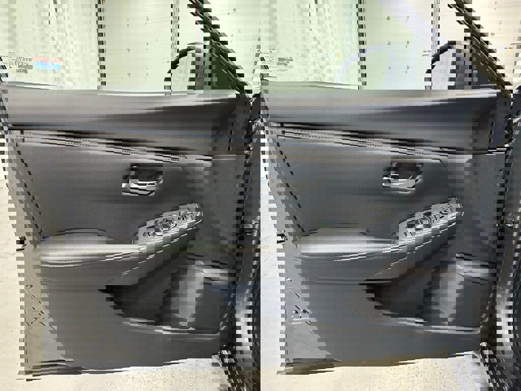 Used 2025 Nissan Sentra SV image 8