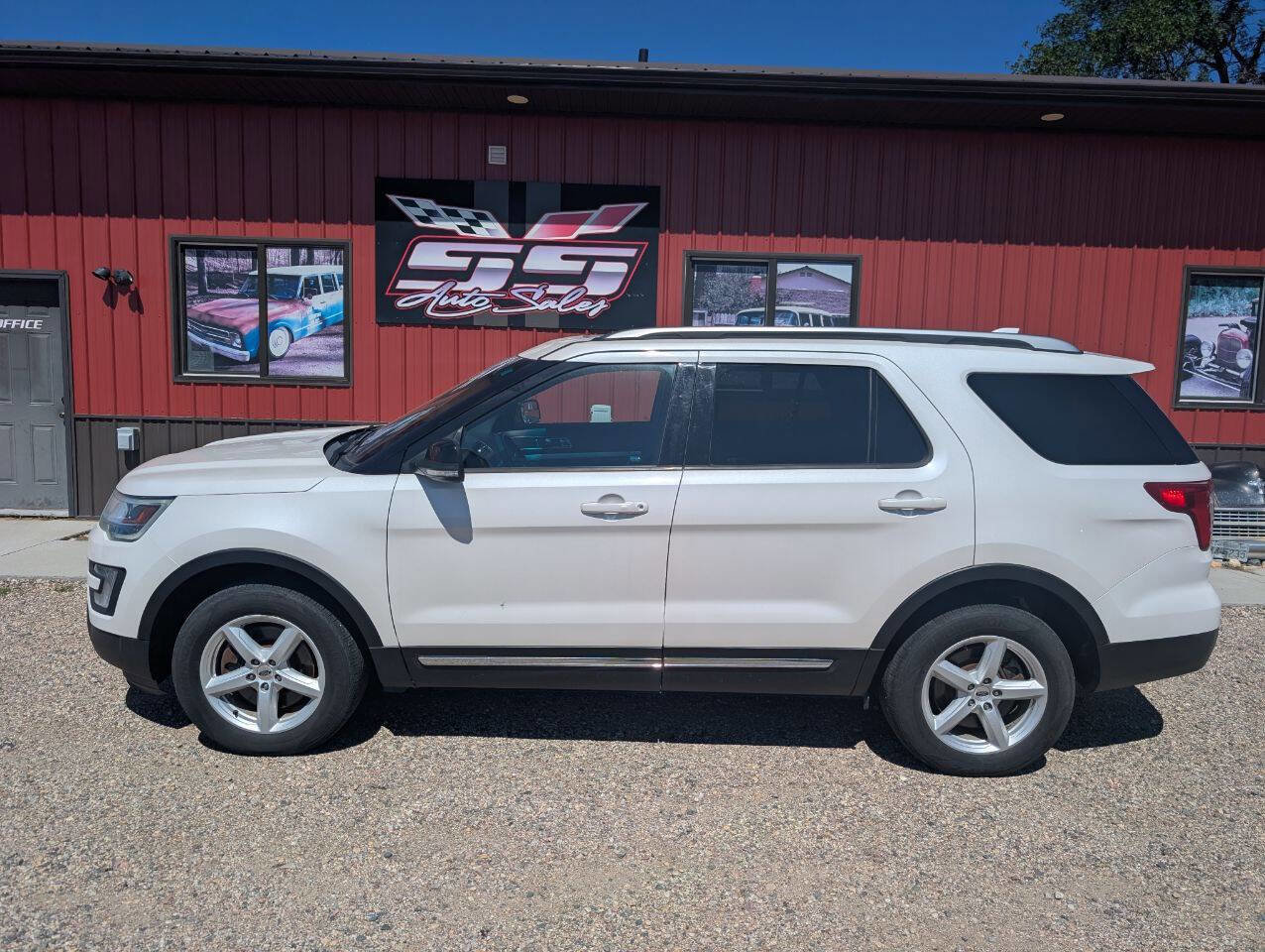 Used 2016 Ford Explorer XLT w/ Equipment Group 202A image 1
