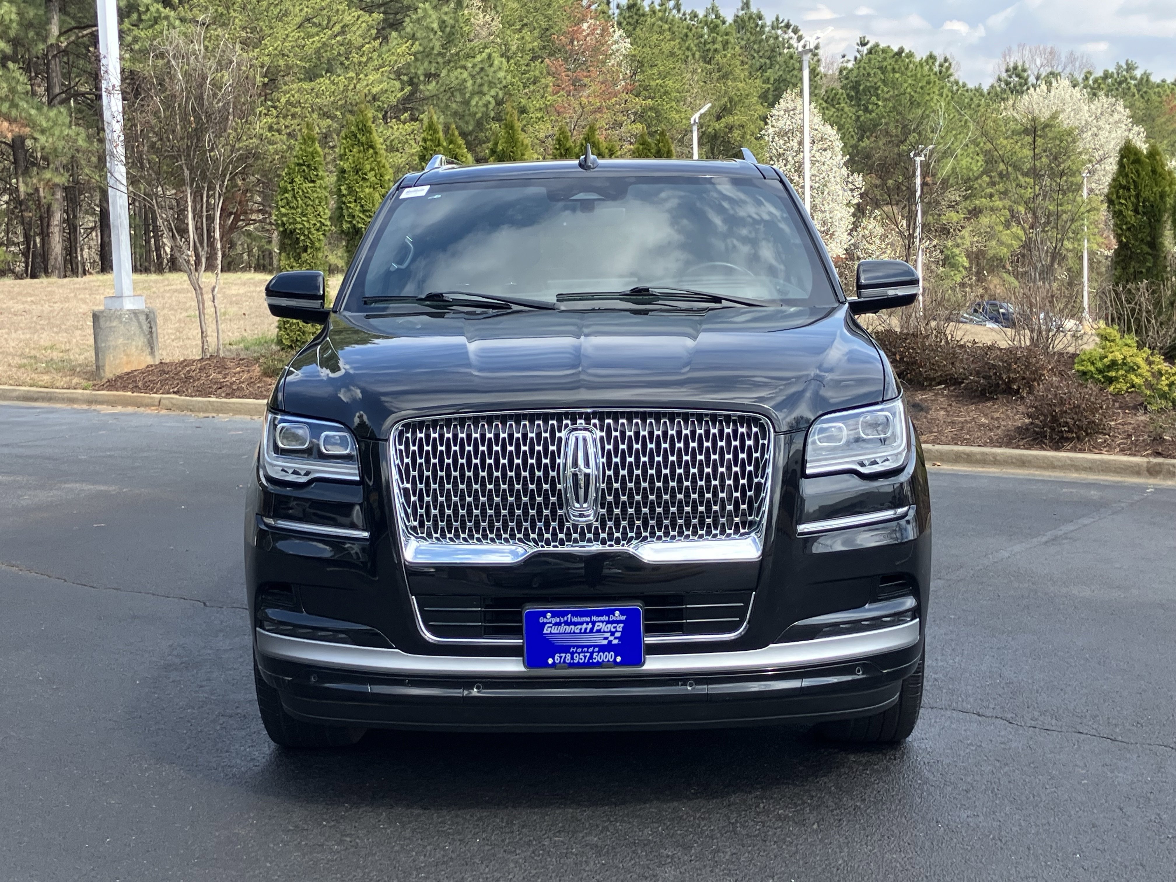Used 2024 Lincoln Navigator Reserve image 3