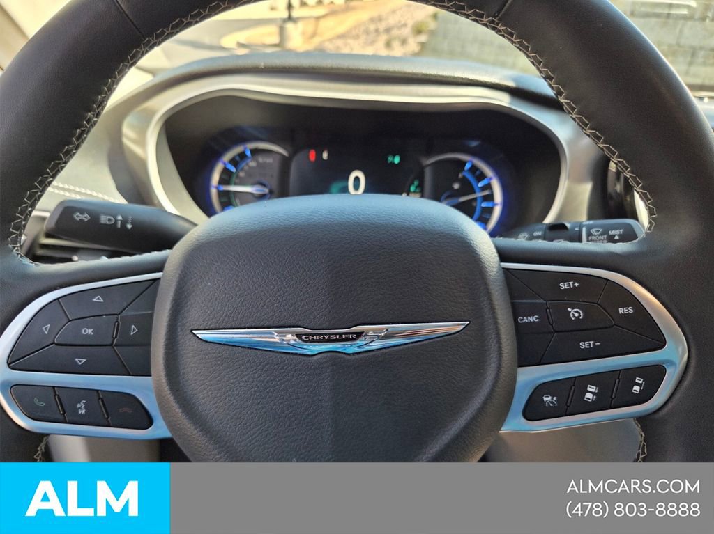 Used 2023 Chrysler Pacifica Touring-L image 27