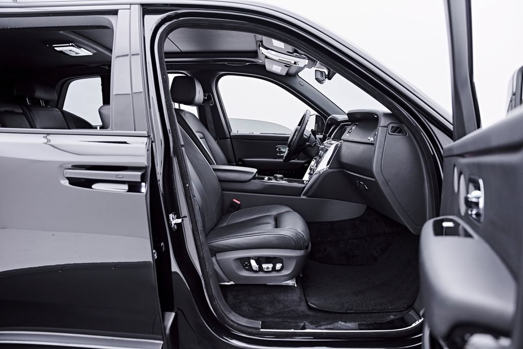 Used 2020 Rolls-Royce Cullinan AWD/4WD image 36