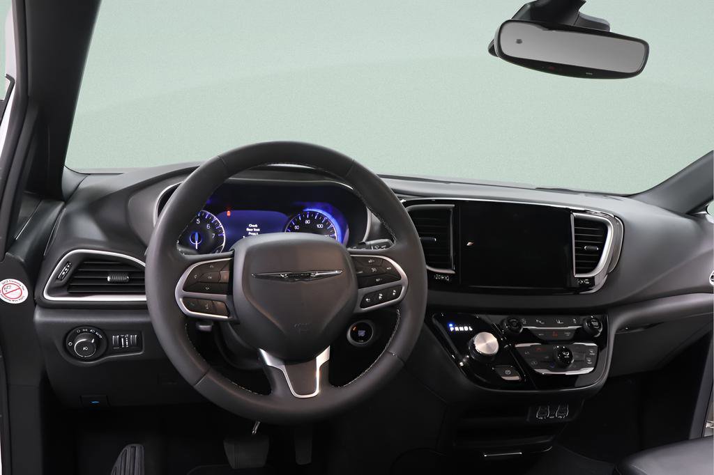 Used 2025 Chrysler Pacifica Select FWD image 6