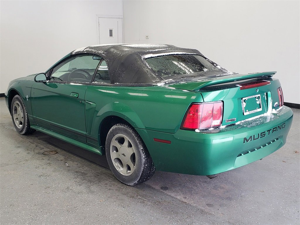 Used 2000 Ford Mustang Convertible image 4