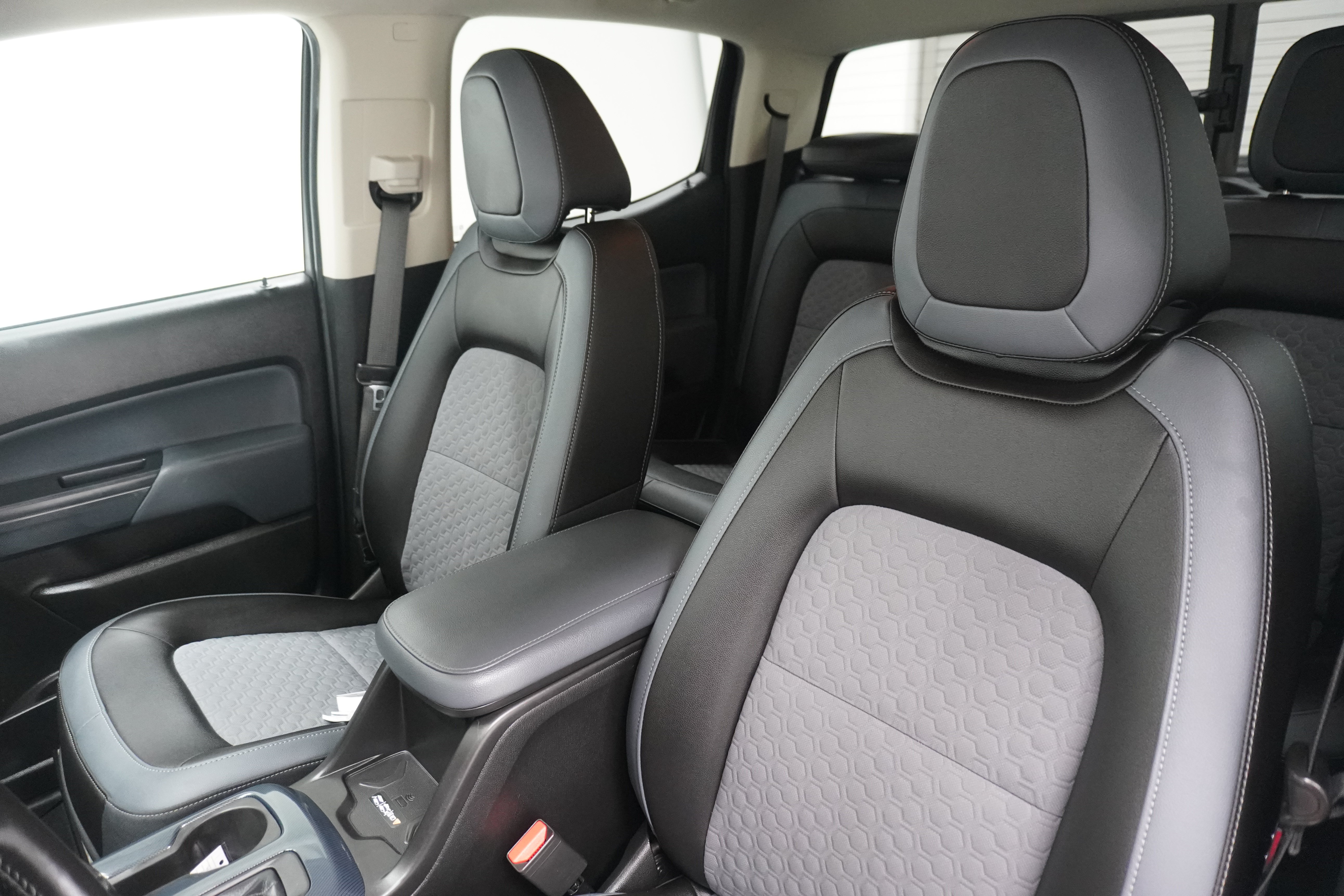 Used 2019 Chevrolet Colorado Z71 AWD/4WD image 11