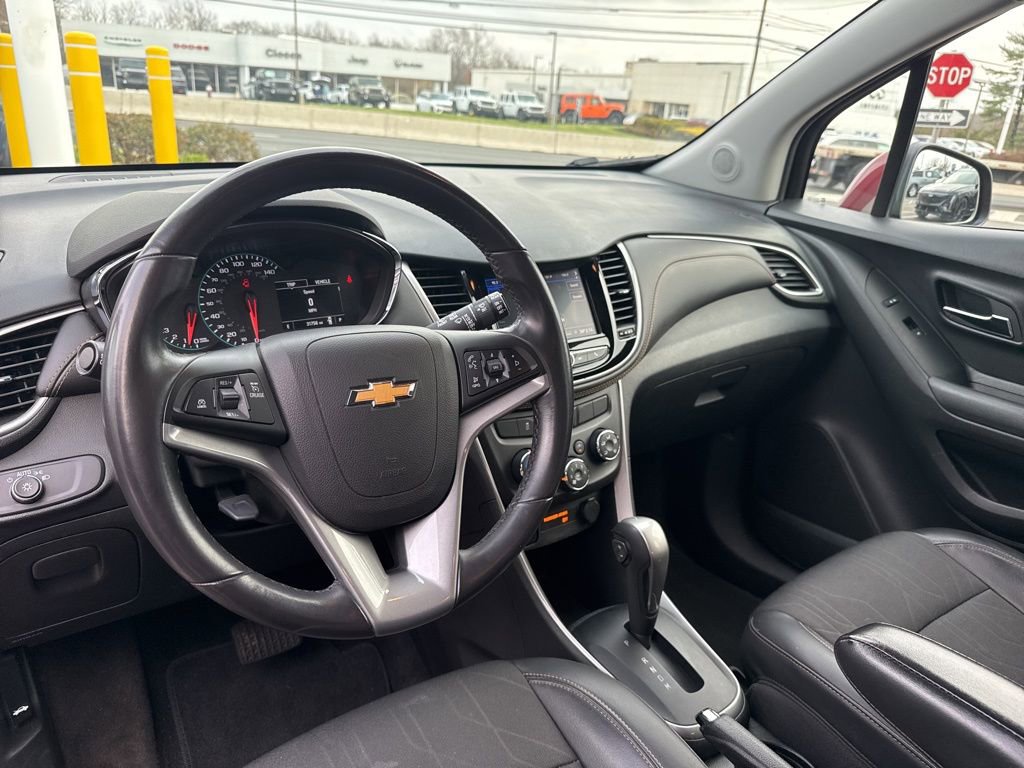 Used 2022 Chevrolet Trax LT w/ LT Convenience Package image 33