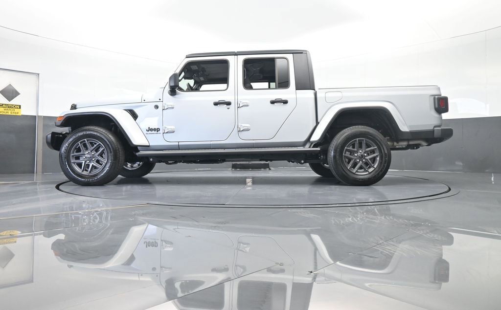 Used 2024 Jeep Gladiator Sport image 48