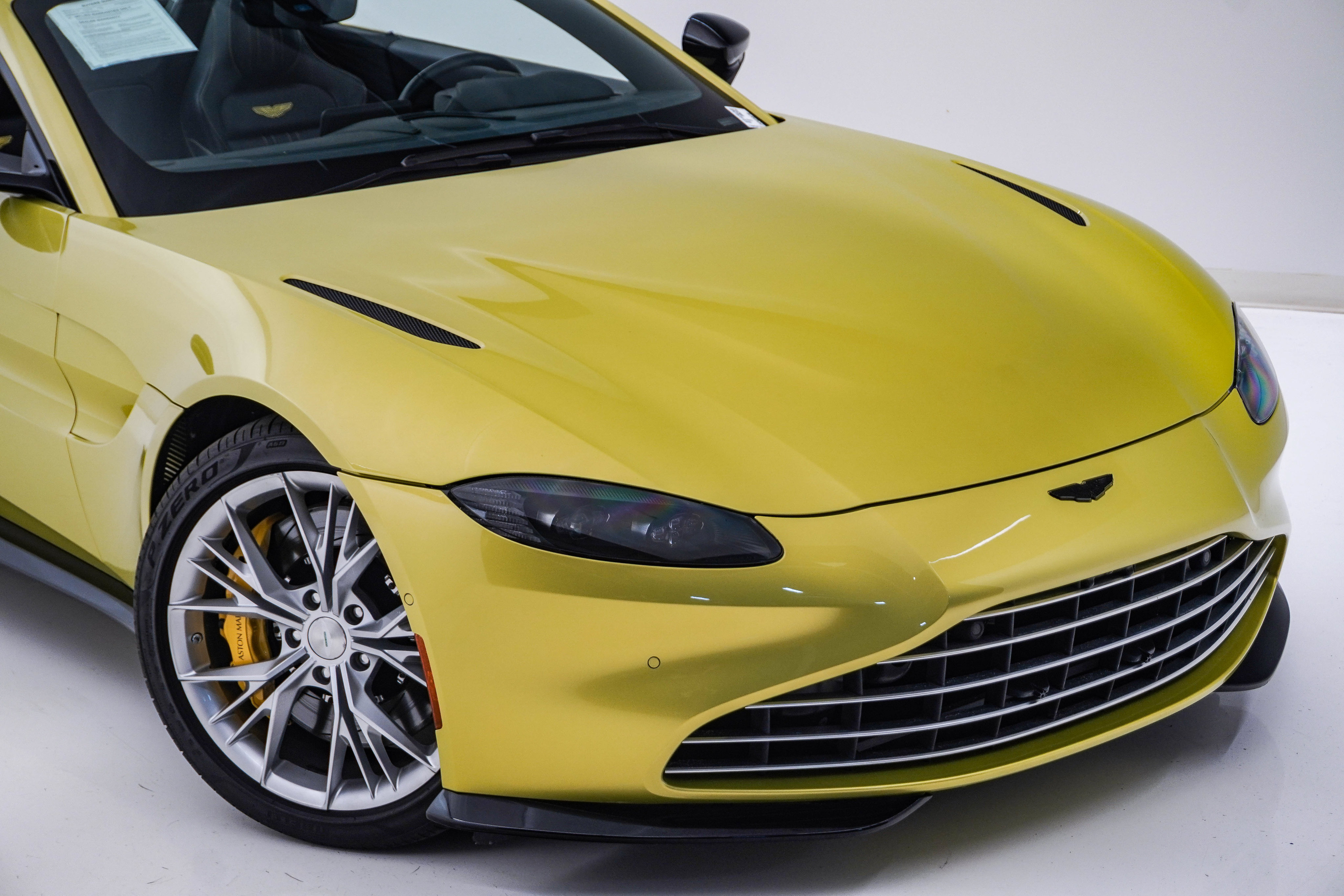 Used 2023 Aston Martin V8 Vantage Roadster RWD image 4