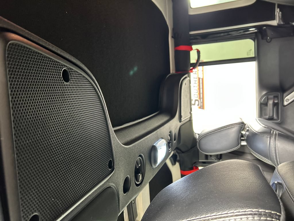 Used 2017 Jeep Wrangler Unlimited Rubicon AWD/4WD image 19