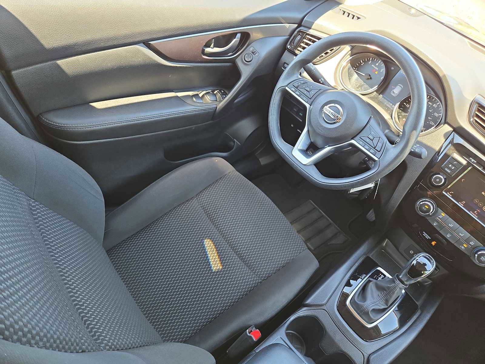 Used 2022 Nissan Rogue Sport S image 16