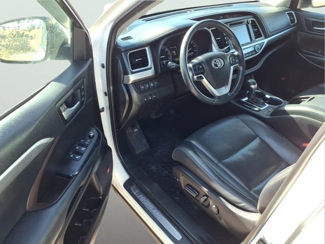 Used 2019 Toyota Highlander Limited image 10