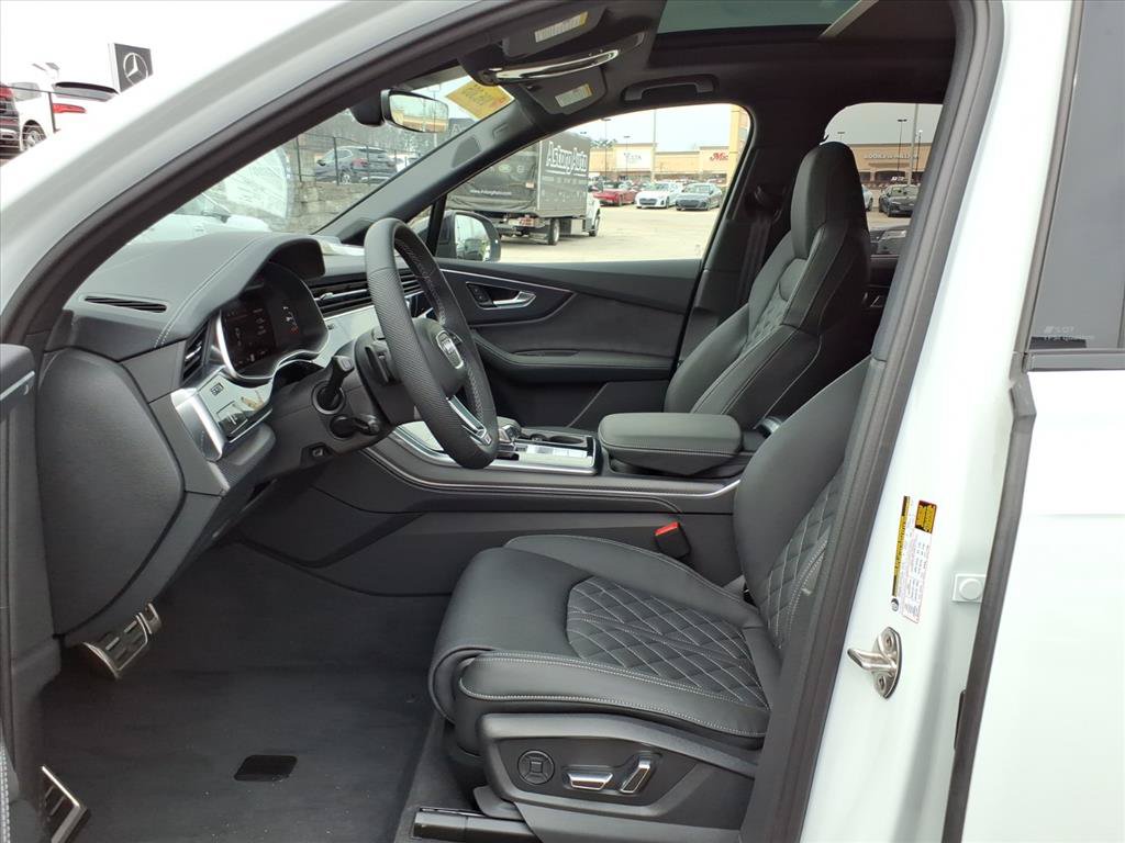 New 2026 Audi SQ7 Premium Plus AWD/4WD image 11