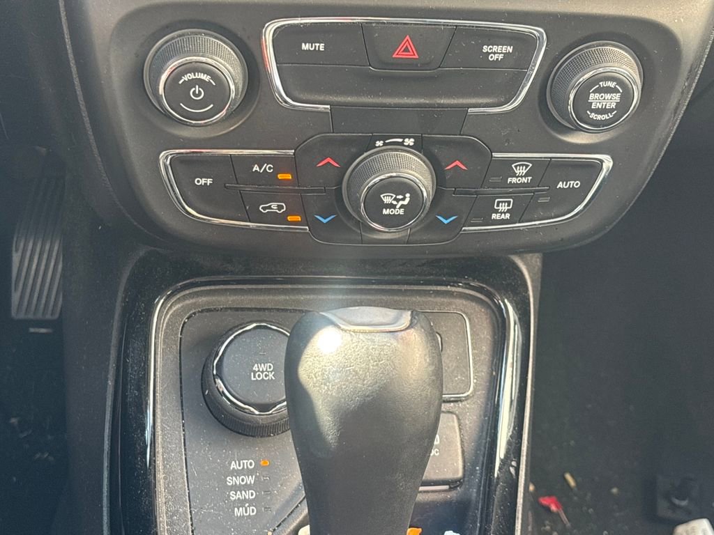 Used 2017 Jeep Compass Limited w/ Navigation Group image 11