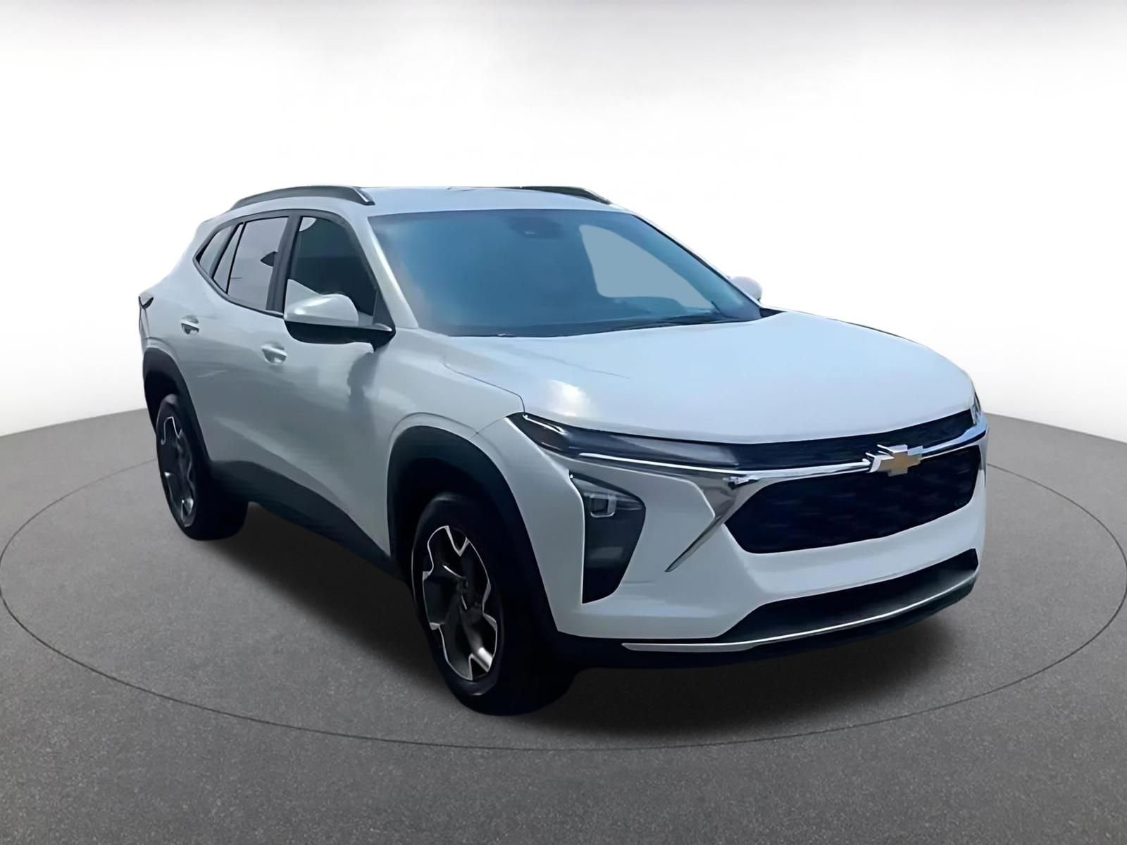 Used 2025 Chevrolet Trax LT w/ LT Convenience Package FWD image 3