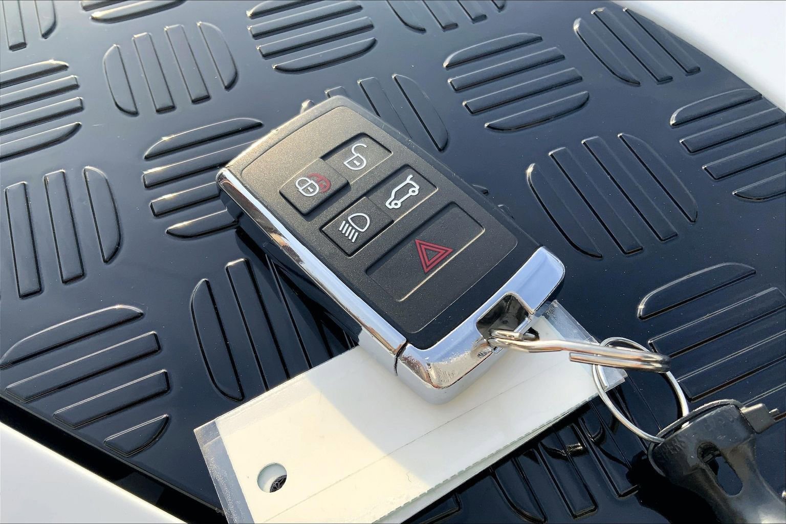 Used 2024 Land Rover Defender 130 S image 13