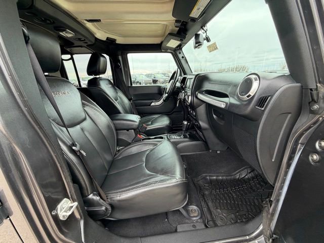 Used 2017 Jeep Wrangler Unlimited Sahara w/ Connectivity Group image 13