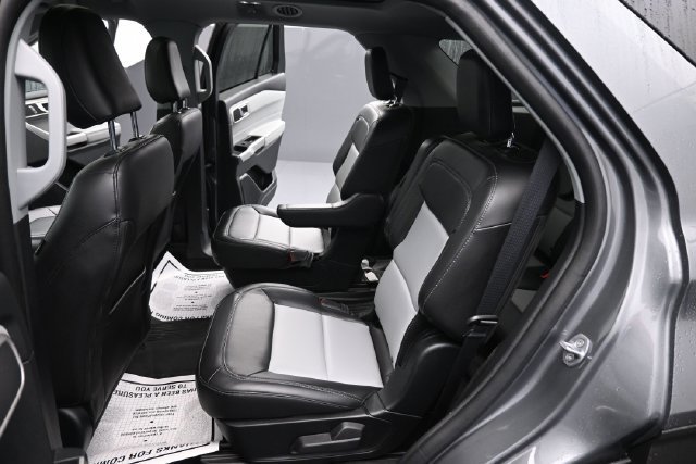 Used 2022 Ford Explorer XLT w/ Equipment Group 202A AWD/4WD image 15