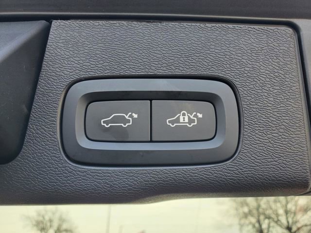 Certified 2025 Volvo XC60 B5 Plus image 36