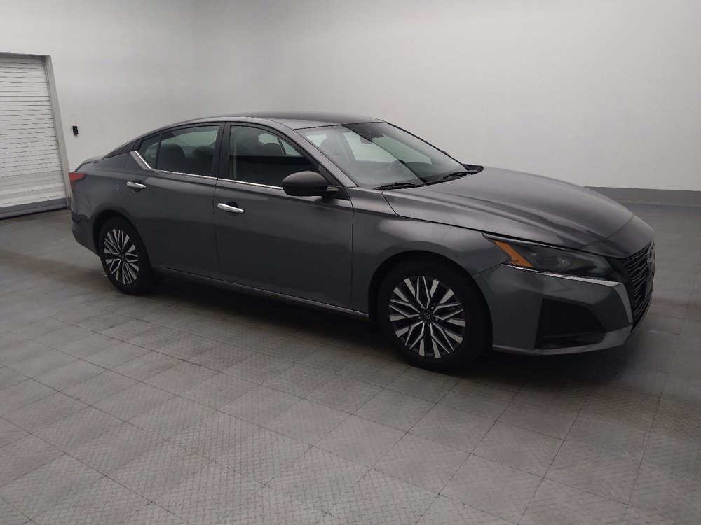 Used 2024 Nissan Altima 2.5 SV FWD image 11