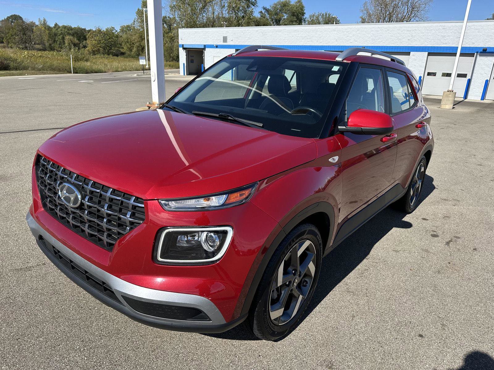 Used 2022 Hyundai Venue Limited image 11