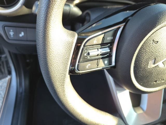 Used 2024 Kia Forte LXS w/ LXS Technology Package FWD image 17