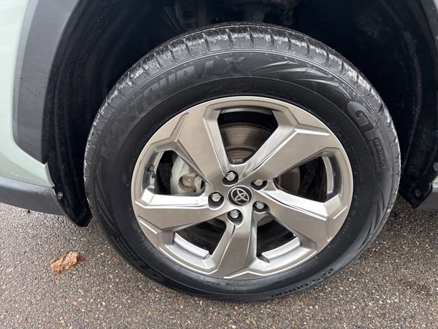 Used 2021 Toyota RAV4 XLE Premium image 11