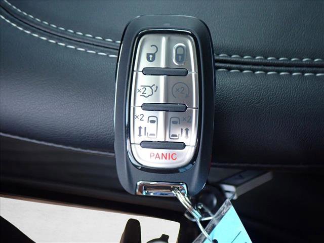 New 2026 Chrysler Pacifica Select AWD/4WD image 28