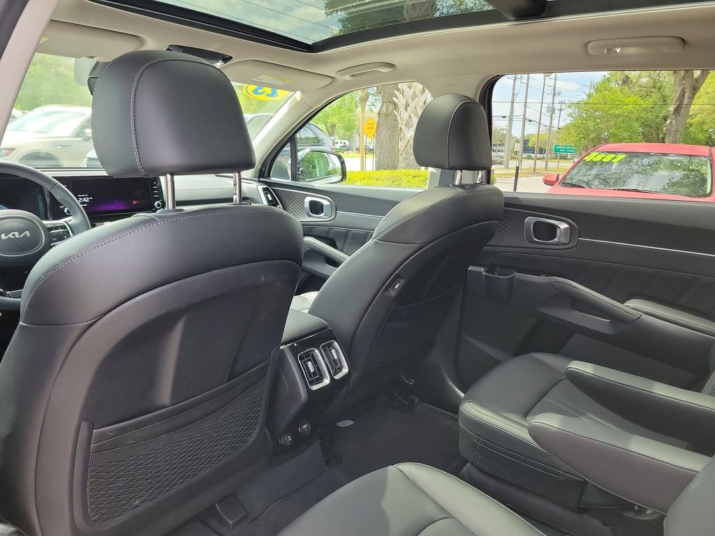 Used 2023 Kia Sorento SX image 11