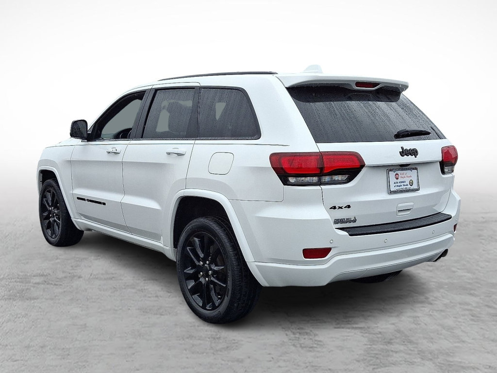 Used 2022 Jeep Grand Cherokee Laredo X image 3