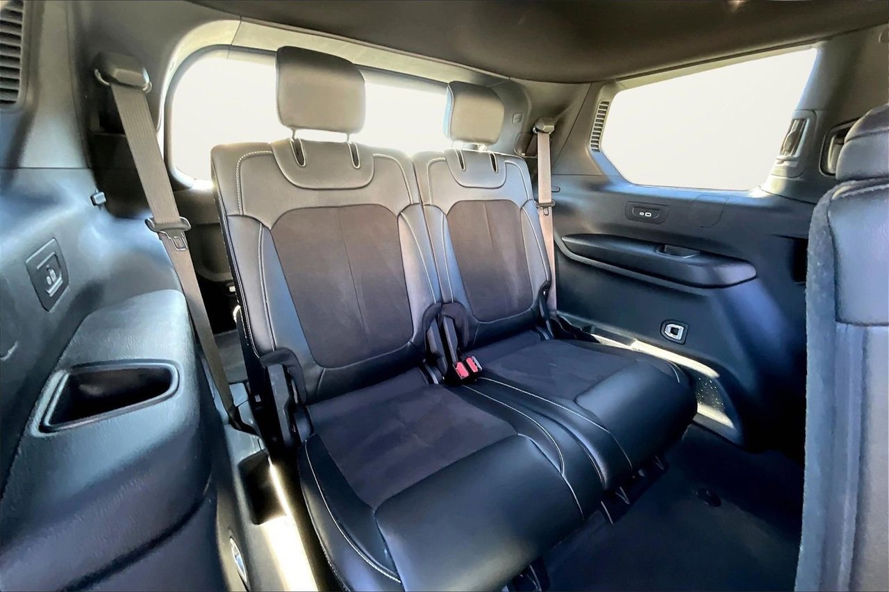 Used 2023 Jeep Grand Cherokee L Laredo image 23