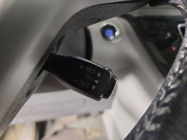 Used 2015 Toyota Sienna XLE w/ Four Season Floor Mat Package image 24