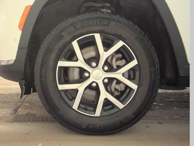 Used 2024 Jeep Grand Cherokee L Limited w/ Luxury Tech Group II image 23