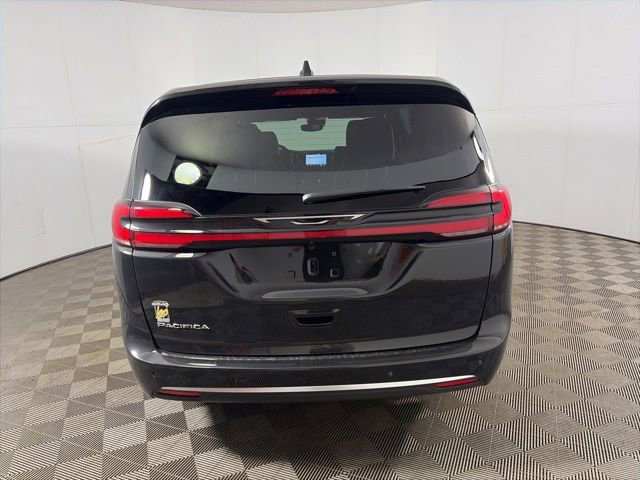 New 2027 Chrysler Pacifica Select FWD image 6