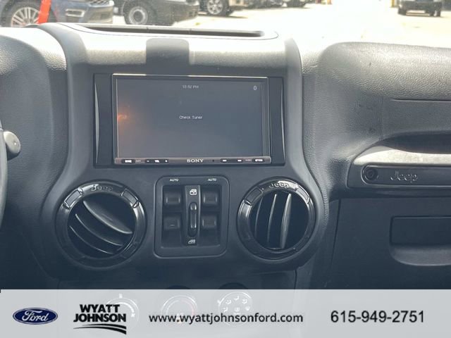 Used 2017 Jeep Wrangler Unlimited Sahara image 14