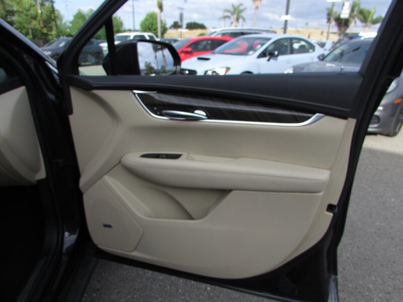 Used 2017 Cadillac XT5 FWD image 31