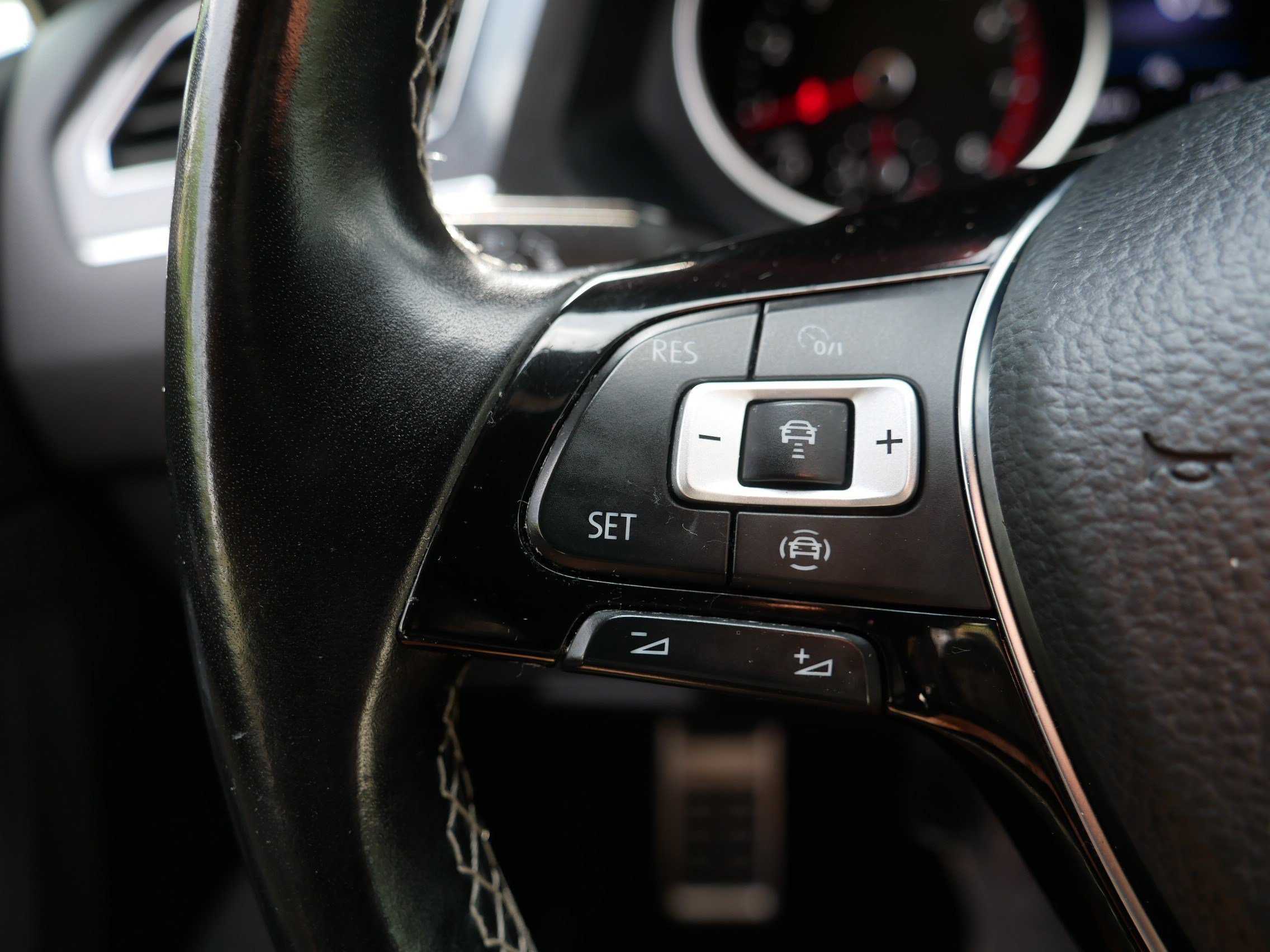 Used 2021 Volkswagen Tiguan SE R-Line AWD/4WD image 28